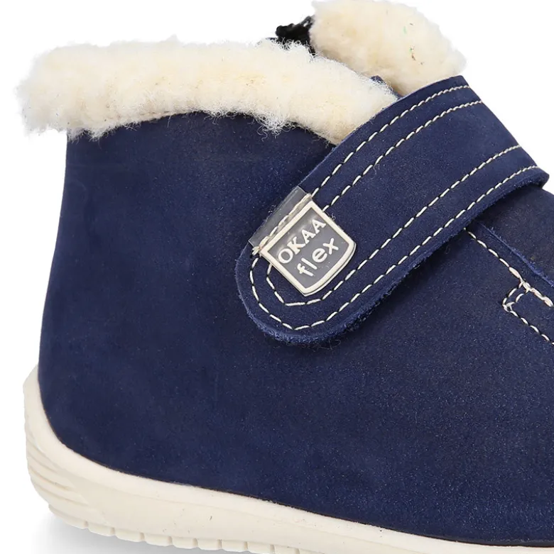 Botita niños respetuosa OKAA FLEX tipo Wallabee con cuello borrego en piel Nobuck.