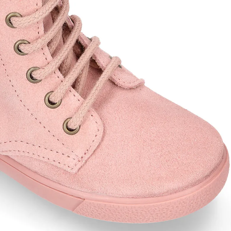 Botita niños tipo ROCKERA con cordones y cremallera en piel serraje.
