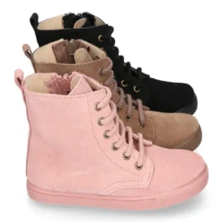 Botita niños tipo ROCKERA con cordones y cremallera en piel serraje.