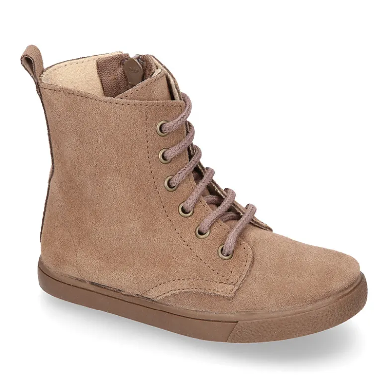 Botita niños tipo ROCKERA con cordones y cremallera en piel serraje.