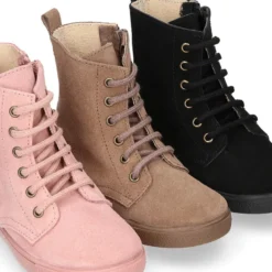 Botita niños tipo ROCKERA con cordones y cremallera en piel serraje.
