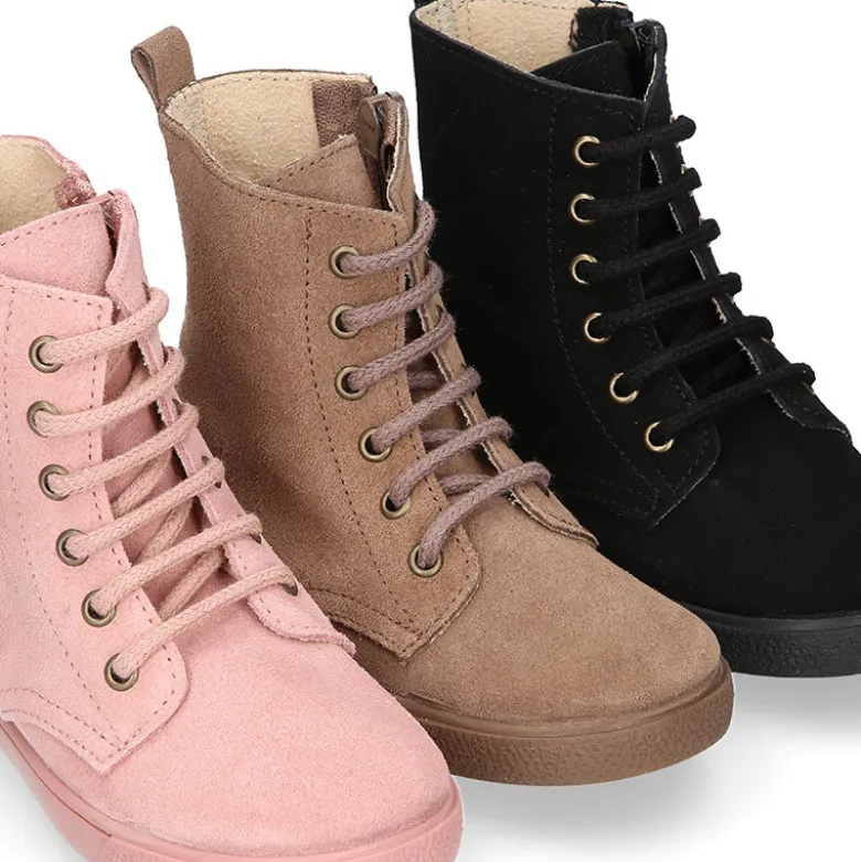 Botita niños tipo ROCKERA con cordones y cremallera en piel serraje.
