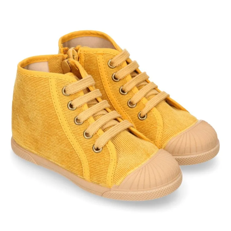 Botita niños tipo zapatilla con cordones y puntera en PANA.