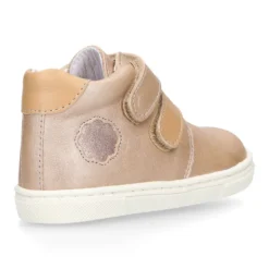 Botita niños tipo zapatilla OKAA CASUAL con cierre adherente en piel LAMINADA VISÓN.