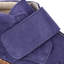 Botita niño vestir sin cordones con PICADOS en piel serraje.
