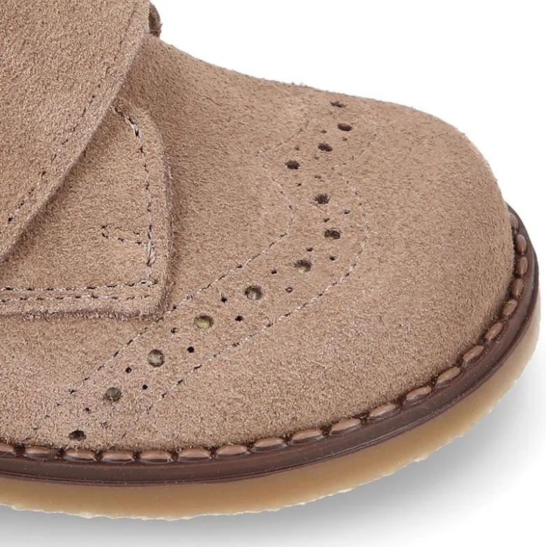 Botita niño vestir sin cordones con PICADOS en piel serraje.