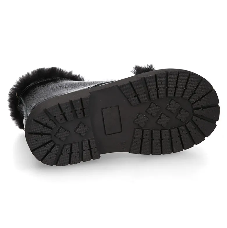 Botita ROCKERA niña con apliques de pelo en piel charol NEGRO.