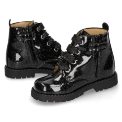 Botita ROCKERA niña con cordones metalizados en charol NEGRO.