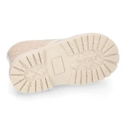 Botita ROCKERA niña con cordones metalizados en piel charol BEIGE.