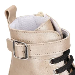 Botita ROCKERA niña cordones en piel LAMINADA VISÓN.