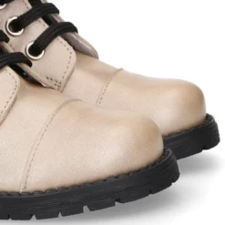 Botita ROCKERA niña cordones en piel LAMINADA VISÓN.