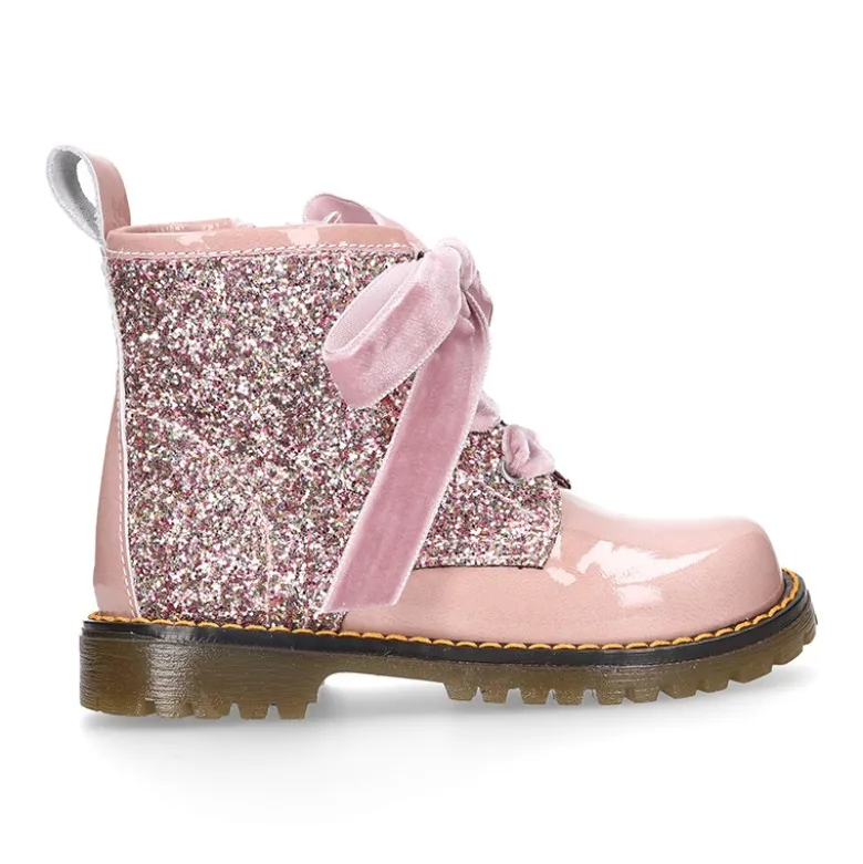 Botita ROCKERA niña lazos terciopelo en piel charol con GLITTER.