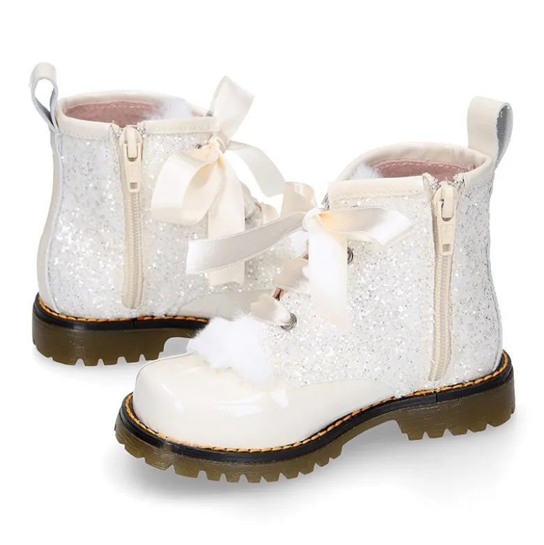 Botita ROCKERA niña lengüeta pelo y lazos seda en piel charol con GLITTER MARFIL.