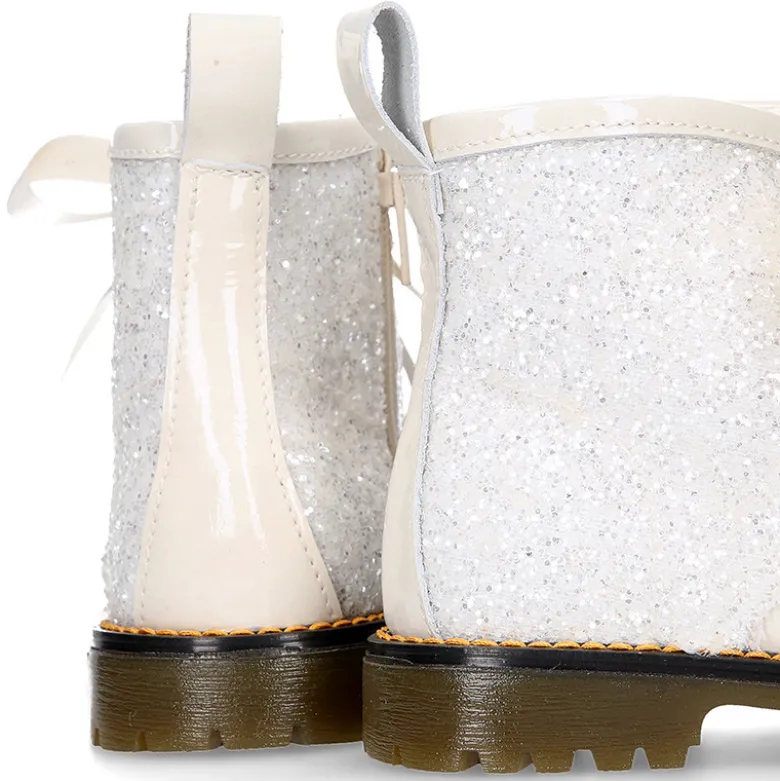 Botita ROCKERA niña lengüeta pelo y lazos seda en piel charol con GLITTER MARFIL.