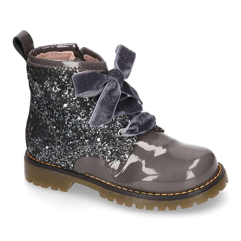 Botita rockera para niña con lazos de terciopelo en piel charol de colores con Glitter