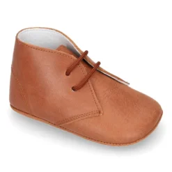 Botita Safari bebé con cordones en piel Napa suave en color CUERO.