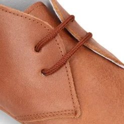 Botita Safari bebé con cordones en piel Napa suave en color CUERO.