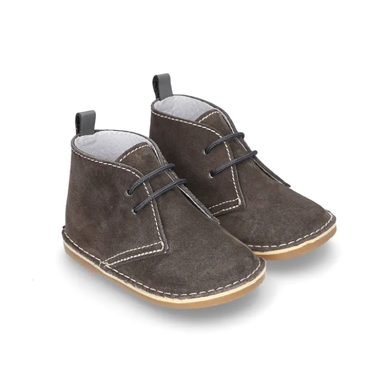 Botita Safari bebé con cordones y suela SUPER FLEXIBLE en piel serraje.