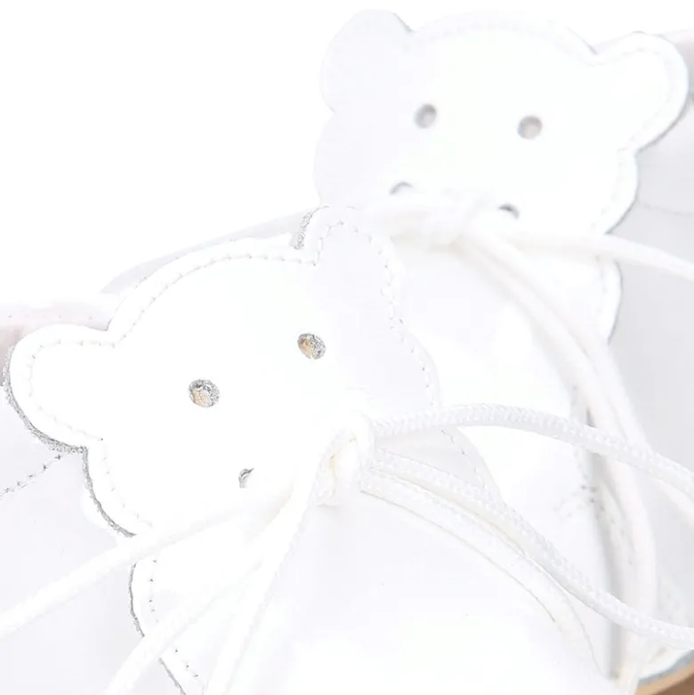 Botita Safari bebé osito con suela SUPER FLEXIBLE en piel charol BLANCO.