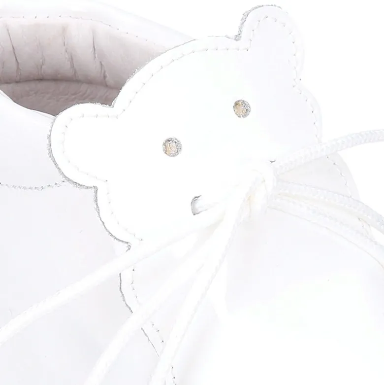 Botita Safari bebé osito con suela SUPER FLEXIBLE en piel charol BLANCO.