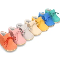 Botita Safari bebé osito con suela SUPER FLEXIBLE en piel serraje en colores pasteles.