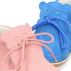 Botita Safari bebé osito con suela SUPER FLEXIBLE en piel serraje en colores pasteles.
