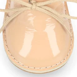 Botita Safari bebé osito con suela SUPER FLEXIBLE en piel charol colores dulces.