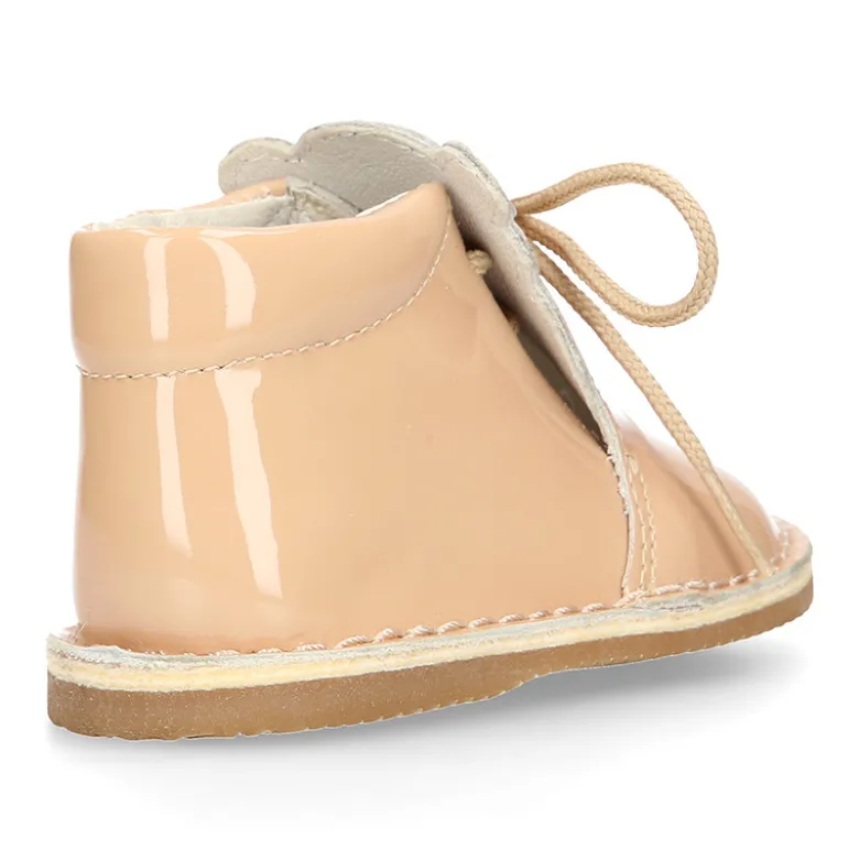 Botita Safari bebé osito con suela SUPER FLEXIBLE en piel charol colores dulces.