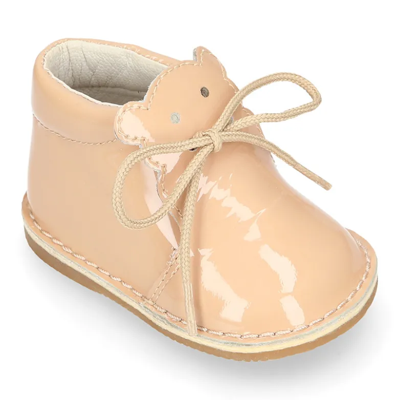 Botita Safari bebé osito con suela SUPER FLEXIBLE en piel charol colores dulces.