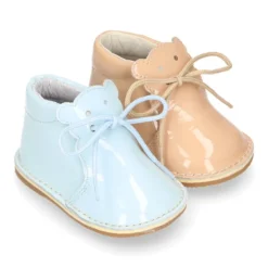 Botita Safari bebé osito con suela SUPER FLEXIBLE en piel charol colores dulces.