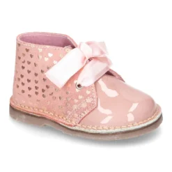 Botita Safari niña con lazos y estampado de corazones en piel charol combinado con serraje.