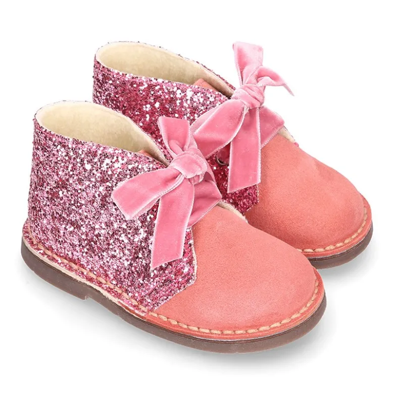 Botita Safari niña en piel serraje con GLITTER y lazos de terciopelo.