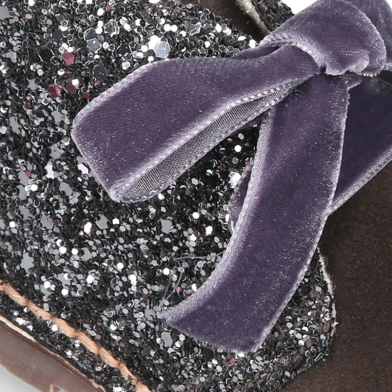 Botita Safari niña en piel serraje con GLITTER y lazos de terciopelo.