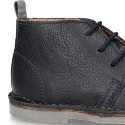 Botita safari niños con cordones en piel napa MADRAS en azul marino.