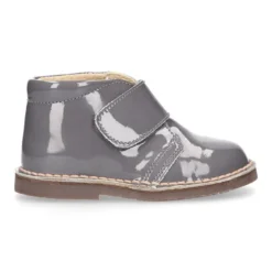 Botita safari niños sin cordones en piel CHAROL.