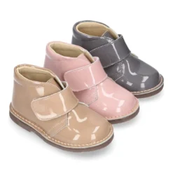 Botita safari niños sin cordones en piel CHAROL.