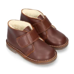 Botita safari niños sin cordones con BORREGO interior en piel CUERO.
