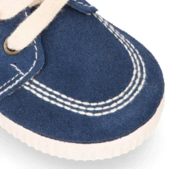 Botitas casual con cordones en piel Serraje.