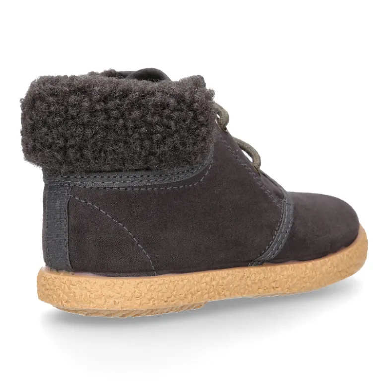 Botitas casual niños con cordones y cuello borrego en Serratex.