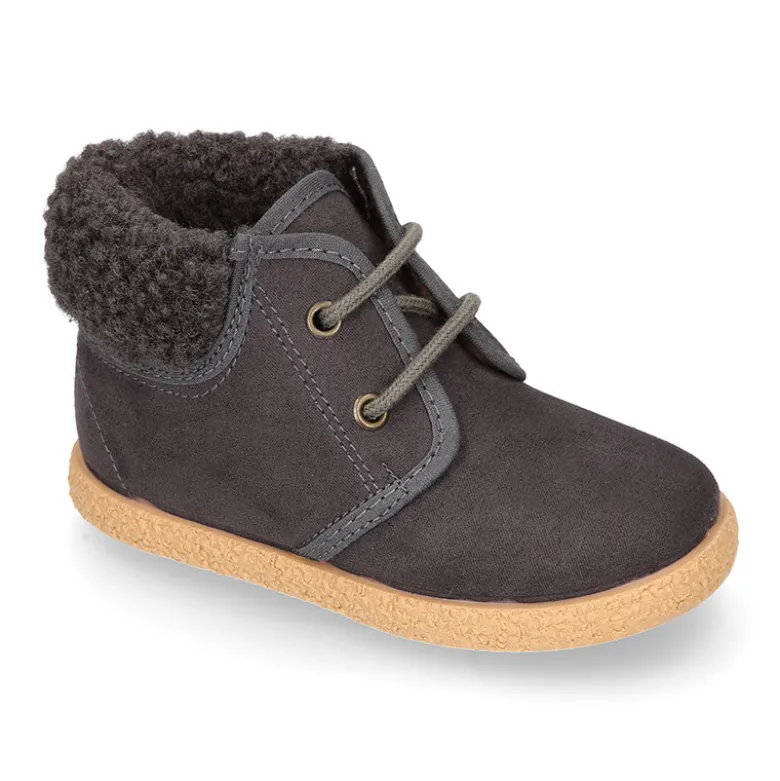 Botitas casual niños con cordones y cuello borrego en Serratex.