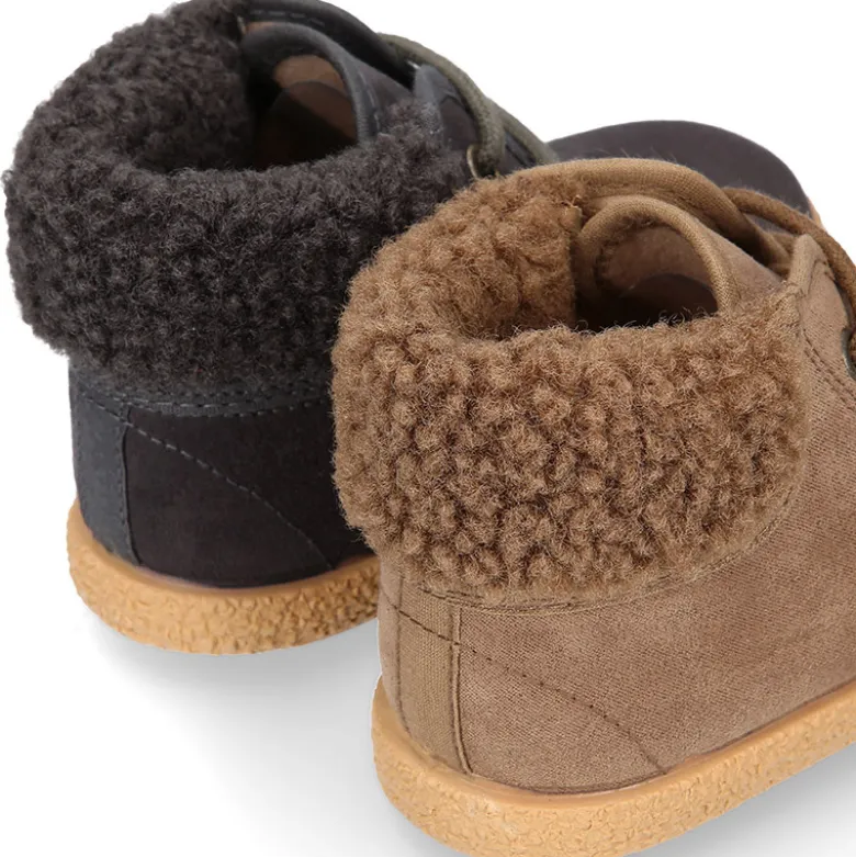 Botitas casual niños con cordones y cuello borrego en Serratex.