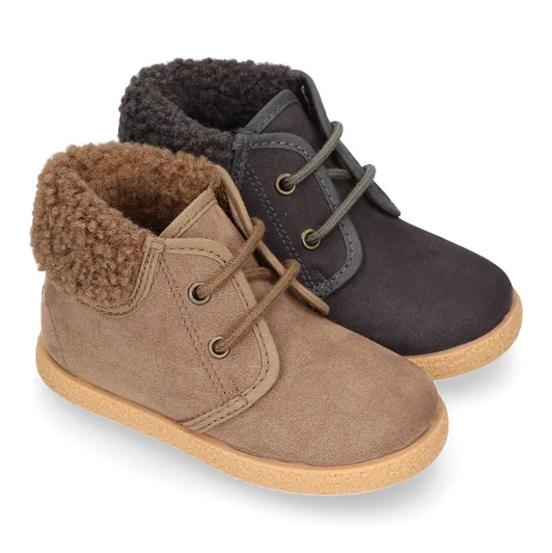 Botitas casual niños con cordones y cuello borrego en Serratex.