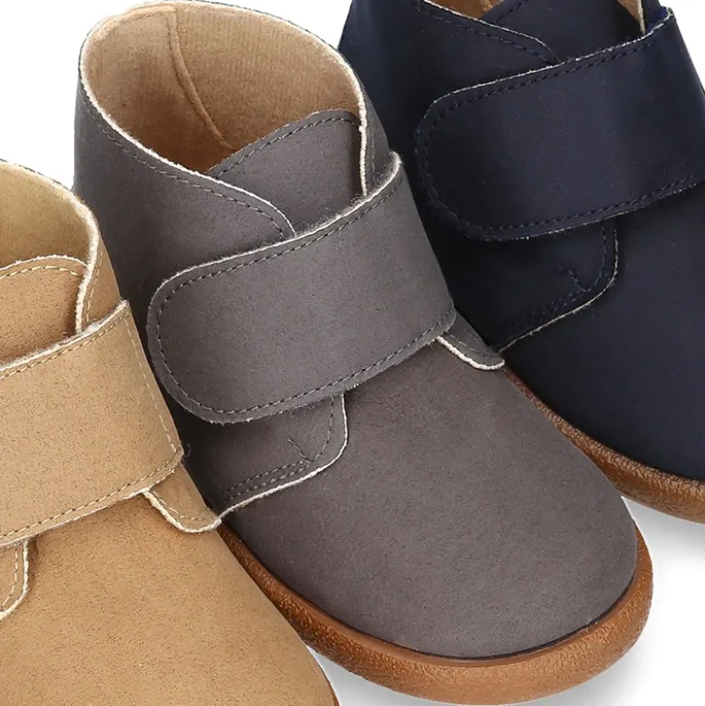 Botitas casual niño sin cordones en piel Serratex encerado.