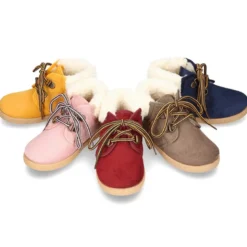 Botitas casual tipo montaña con cordones y BORREGO en Serratex.