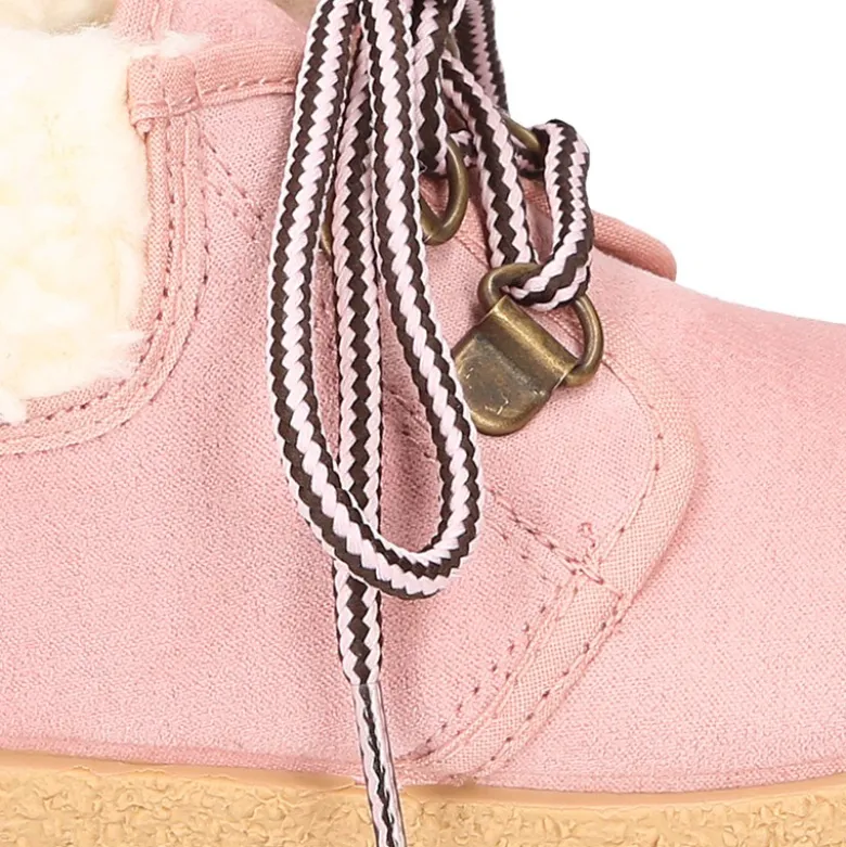 Botitas casual tipo montaña con cordones y BORREGO en Serratex.