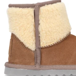 Botitas niño tipo Australianas con cuello PELUCHE en piel serraje.