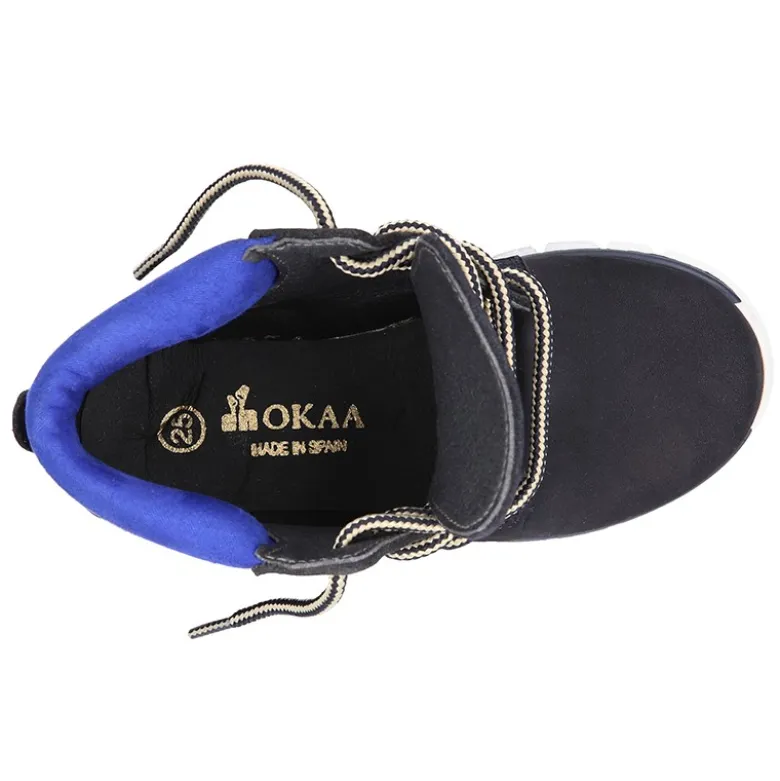 Botita sport niños tipo montaña para vestir con suela blanca.