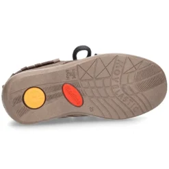 Botita tipo INDIA con flecos y cordones en piel serraje.