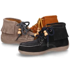 Botita tipo INDIA con flecos y cordones en piel serraje.