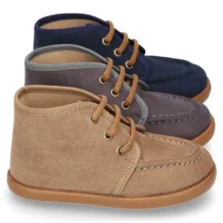 Botita tipo Mocasín Wallabi con cordones en Serratex.